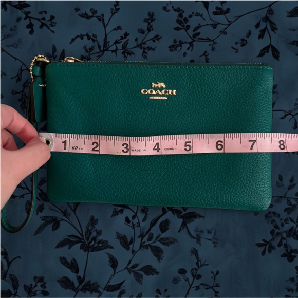 Coach emerald green leather wristlet - Picture 5 of 5